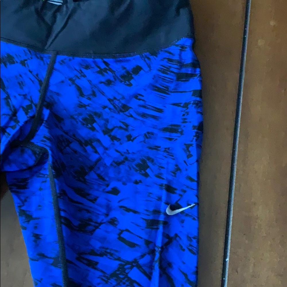 Running capris - Picture 2 of 7